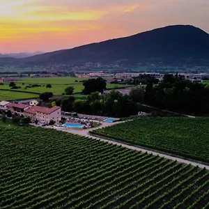 https://corte-patrizia.hotelinveneto.com